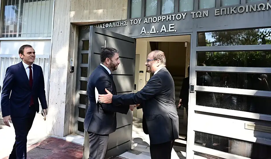 Υποκλοπές: Οργή μετά την άρνηση της ΑΔΑΕ να καλέσει σε ακρόαση η ΕΥΠ – Θα κινηθεί νομικά ο Ανδρουλάκης, πυρ ομαδόν από την αντιπολίτευση
