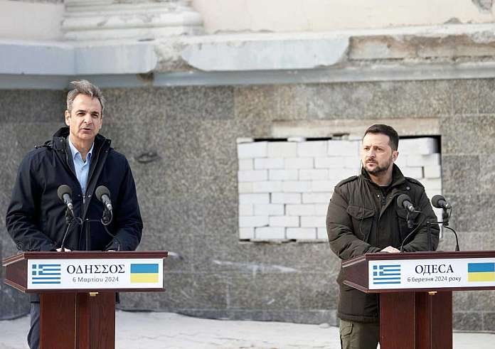 Μητσοτάκης: Εδώ γίνεται πραγματικός πόλεμος κάθε μέρα – Οι κοινές δηλώσεις με Ζελένσκι μετά την έκρηξη