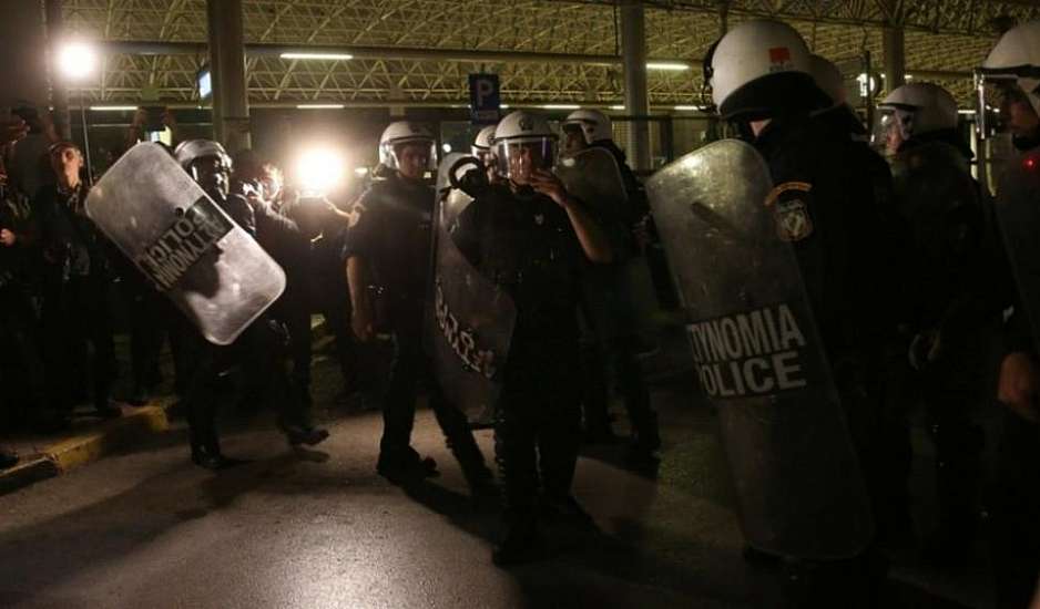 Νέο Ηράκλειο: 60 προσαγωγές και 13 συλλήψεις σε συγκεντρώσεις αντιφασιστικών οργανώσεων και ακροδεξιών