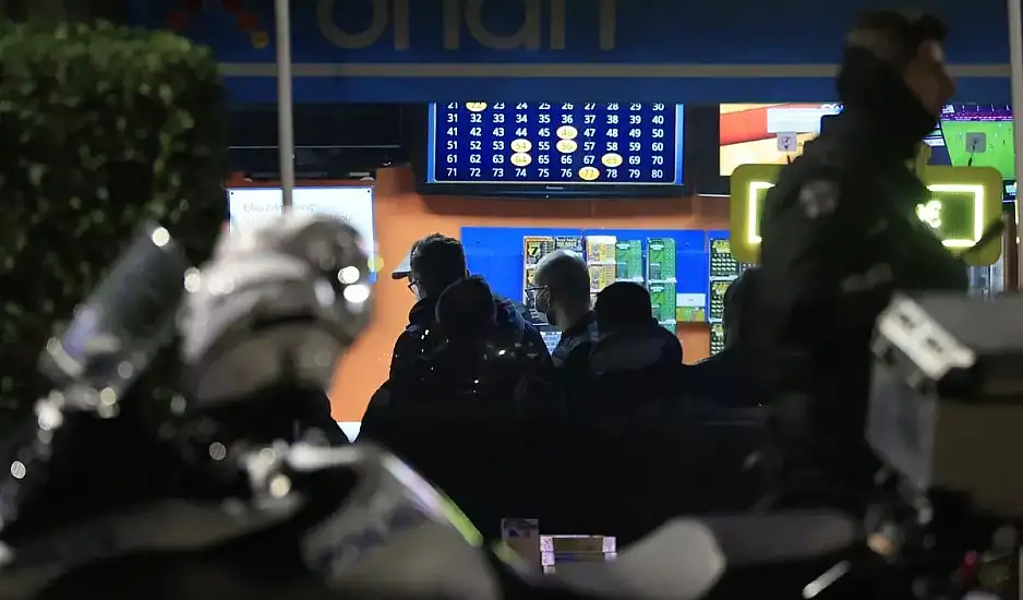 Παλαιό Φάληρο: Μυστήριο με τη δολοφονία ιδιοκτήτη καταστήματος ΟΠΑΠ - Τι βρέθηκε δίπλα του