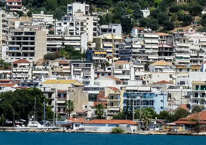 Μεταβιβάσεις ακινήτων: Ανάσα για οφειλέτες – Πώς μειώνεται στο 5% η παρακράτηση από την εφορία