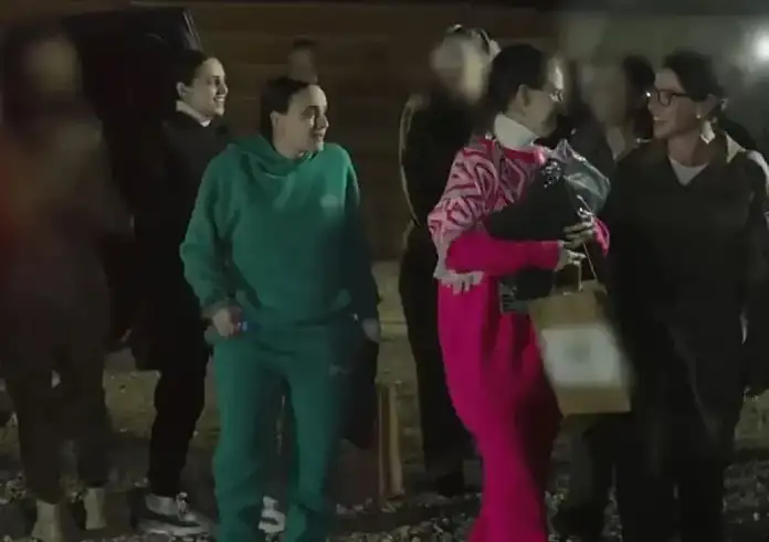 Ισραήλ: Στη δημοσιότητα οι πρώτες φωτογραφίες των ομήρων – Έφτασαν στο νοσοκομείο
