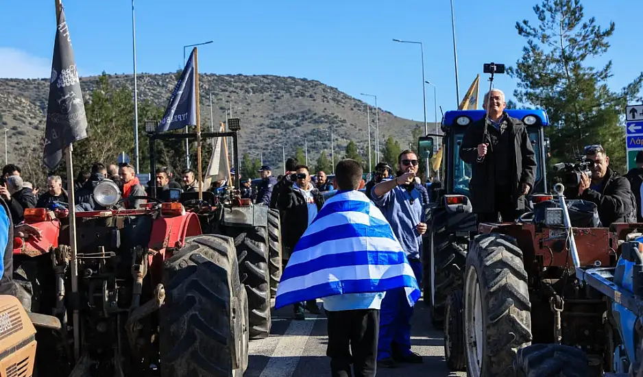 Αγρότες: Κλιμακώνουν τις κινητοποιήσεις τους – Ενισχύονται τα μπλόκα