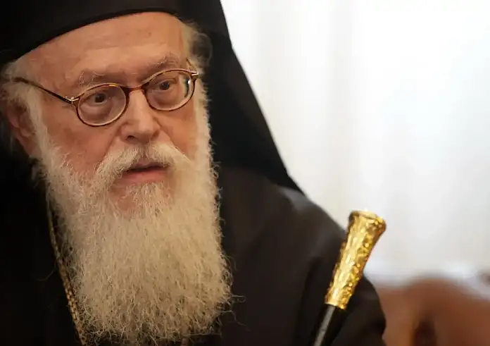 Αρχιεπίσκοπος Αλβανίας Αναστάσιος: Ξεκίνησε το λαϊκό προσκύνημα στη σορό του στη Μητρόπολη Αθηνών
