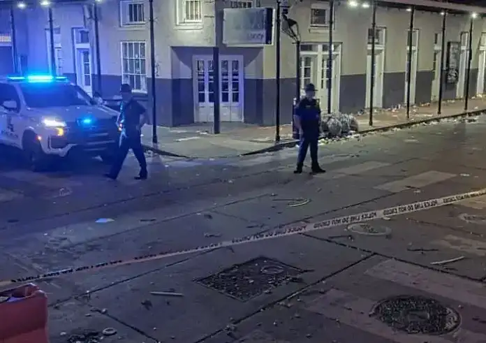 Μακελειό στη Νέα Ορλεάνη: Τουλάχιστον 10 νεκροί – Οδηγός έπεσε πάνω σε πεζούς