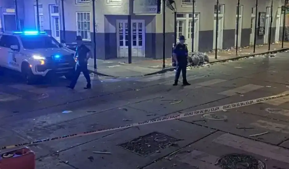 Μακελειό στη Νέα Ορλεάνη: Τουλάχιστον 10 νεκροί – Οδηγός έπεσε πάνω σε πεζούς