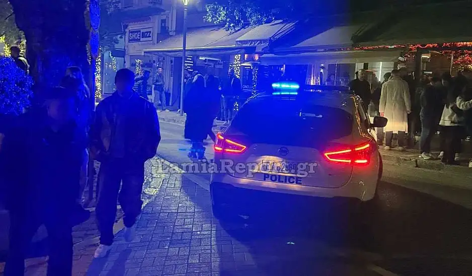 Λαμία: Οδηγός σταμάτησε για να χορέψει στη μέση του δρόμου και προκάλεσε κυκλοφοριακό χάος