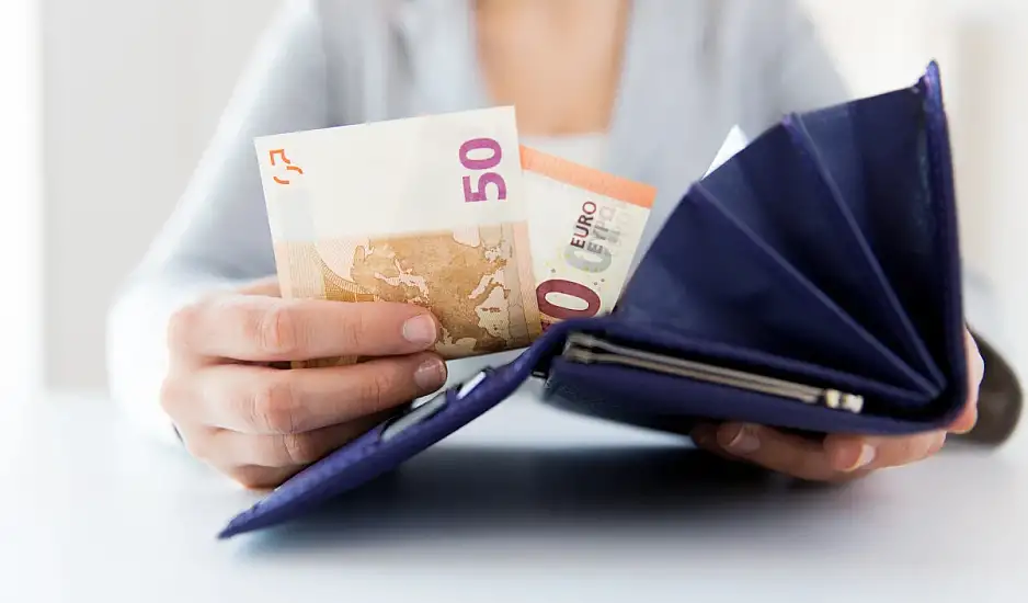 Αντίστροφη μέτρηση για τον νέο κατώτατο μισθό