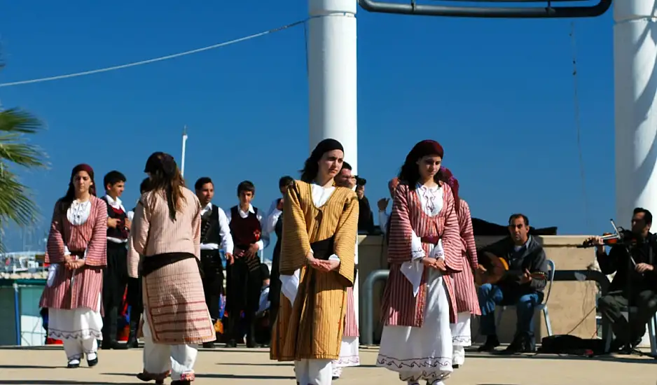 Ήθη και έθιμα του Άϊ Γιάννη: Επίθετα, παροιμίες και τραγούδια για τους Γιάννηδες