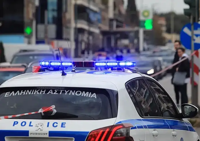 Εξάρχεια: Μεγάλη επιχείρηση της αστυνομίας . Έρευνες για την βόμβα στην Hellenic Train