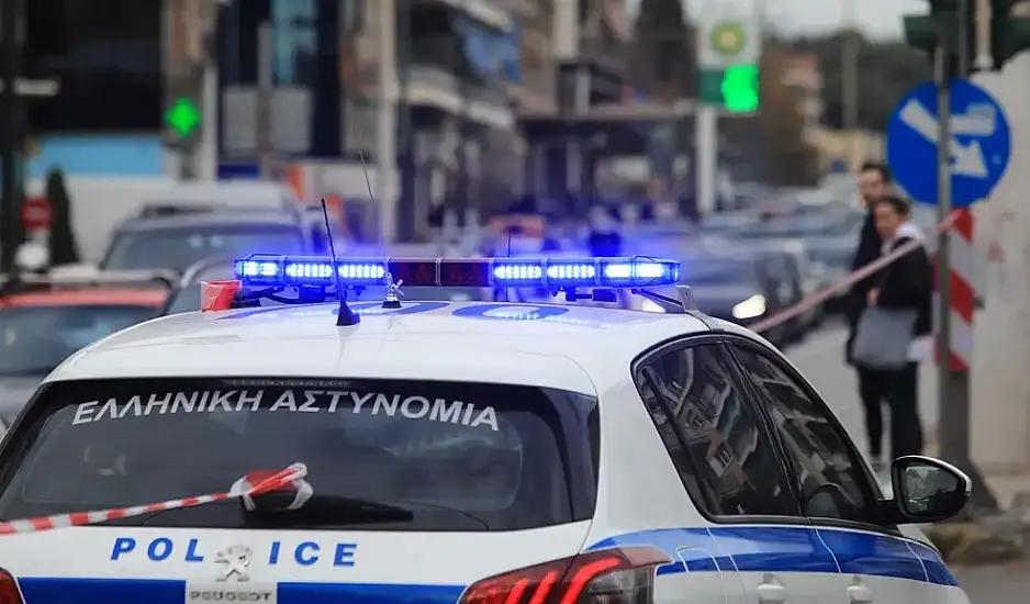 Εξάρχεια: Μεγάλη επιχείρηση της αστυνομίας . Έρευνες για την βόμβα στην Hellenic Train