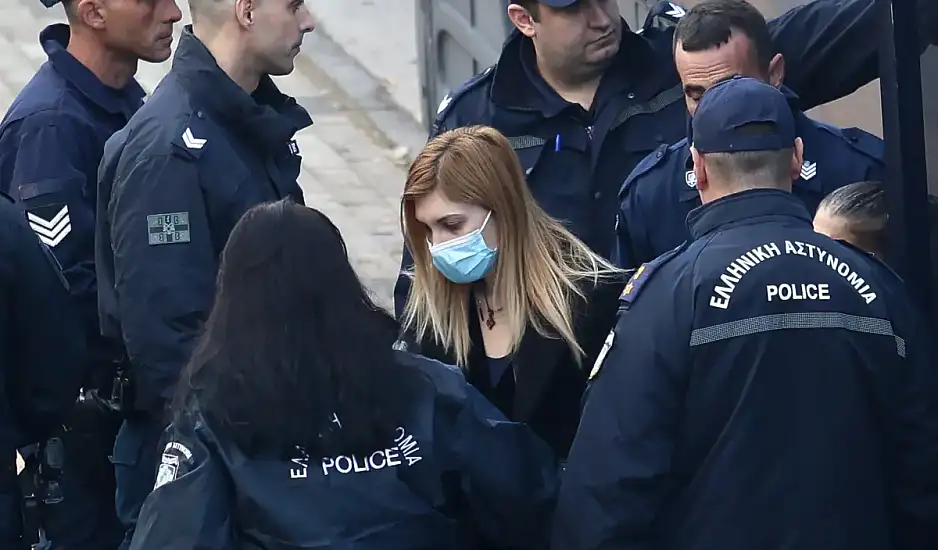 Στο Εφετείο Αθηνών η Ρούλα Πισπιρίγκου – Απολογείται για τους θανάτους της Ίριδας και της Μαλένας