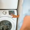 Πλυντήριο ρούχων: Τι σημαίνουν όλα τα σύμβολα – Ο πλήρης οδηγός για κάθε πρόγραμμα