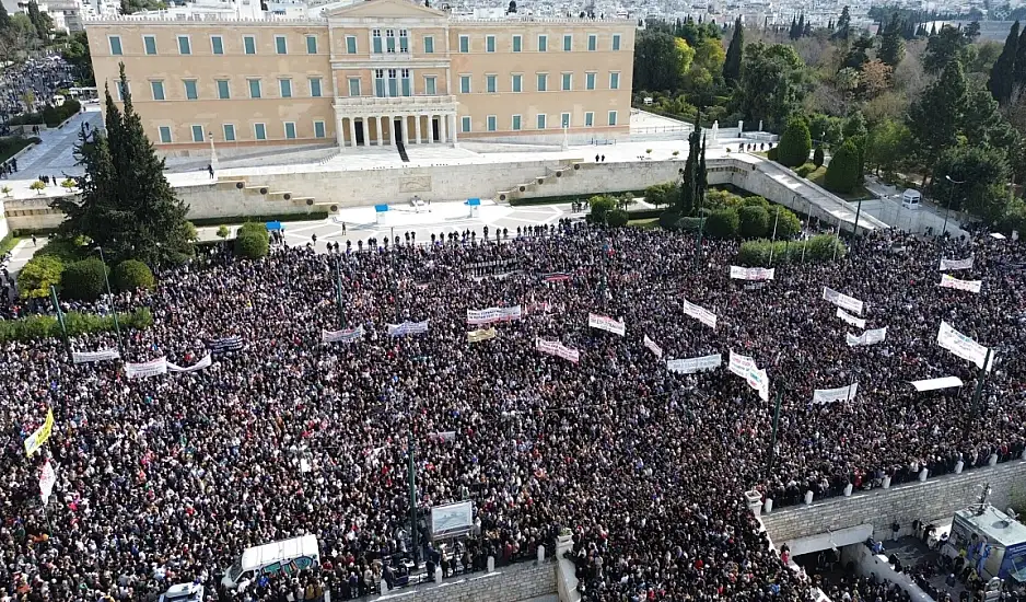 Σύνταγμα: Μεγαλειώδης η συγκέντρωση για την τραγωδία των Τεμπών