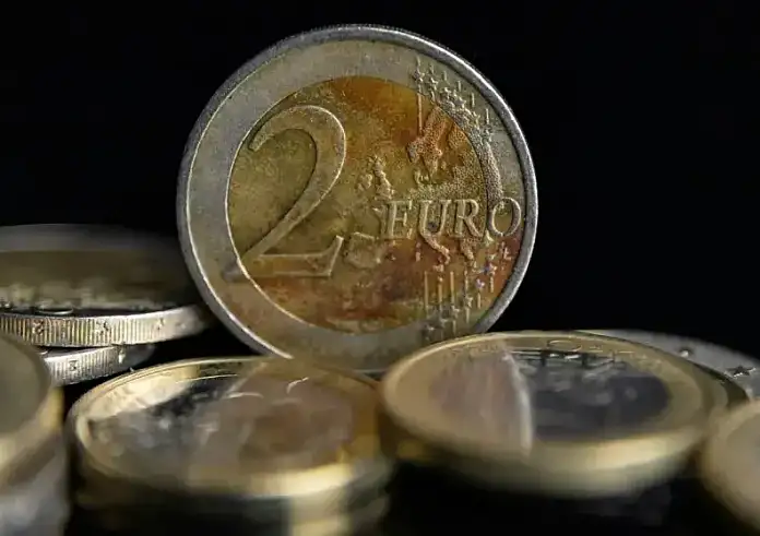 Πως οι αλλαγές στα επιδόματα ΟΠΕΚΑ – ΔΥΠΑ βάζουν τρικλοποδιές στους δικαιούχους