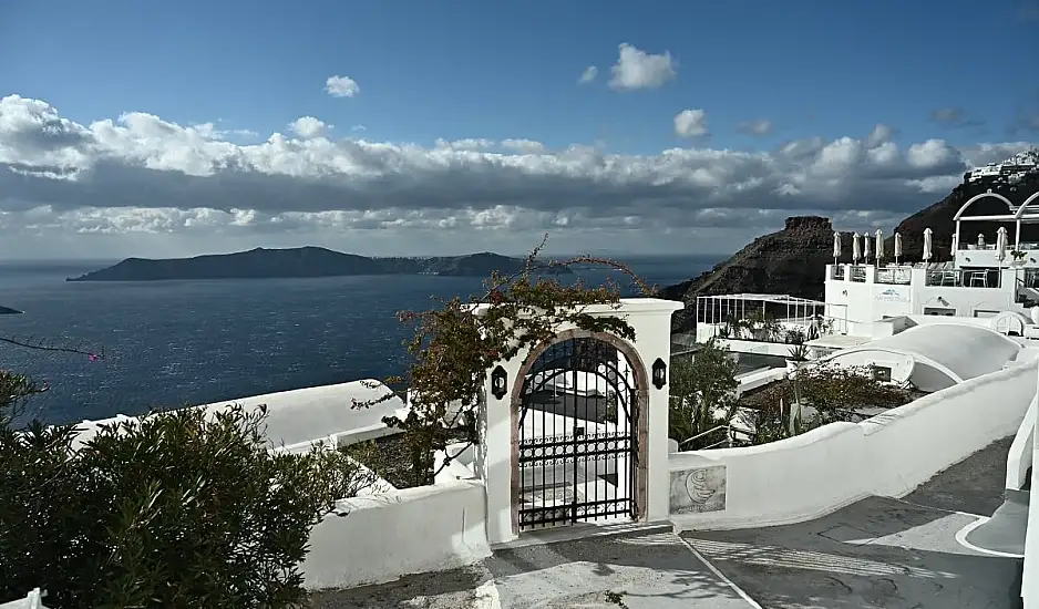Παπαζάχος: Η σεισμική ακολουθία βρίσκεται στα επίπεδα των πρώτων ημερών – Το ηφαίστειο έχει φύγει από την κατάσταση της ηρεμίας