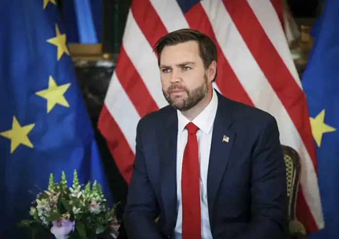 ΗΠΑ: Ο Τζέι Ντι Βανς αρνείται ότι προσέβαλε τη Γαλλία και τη Βρετανία για την ειρηνευτική δύναμη στην Ουκρανία