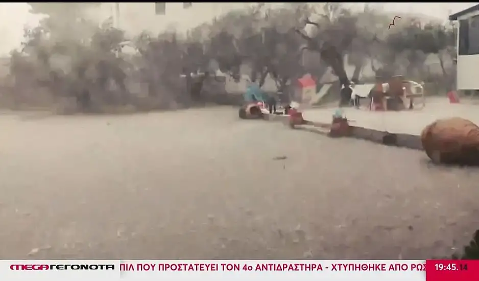 Κεφαλονιά: Πλημμυρισμένοι δρόμοι και εγκλωβισμένοι οδηγοί - Κατολισθήσεις λόγω της κακοκαιρίας
