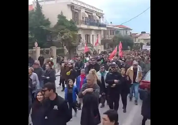 Μυτιλήνη: Κατακλίστηκαν από κόσμο οι δρόμοι για τα Τέμπη