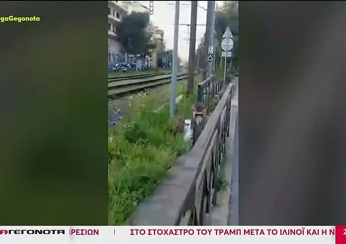 Αθήνα: Αλαλούμ με τις μπάρες – Αυτοκίνητα και πεζοί περνούν την τελευταία στιγμή