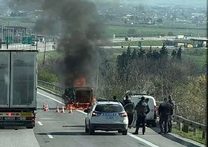 Εθνική Οδός Αθηνών – Θεσσαλονίκης: Πυρκαγιά σε όχημα εν κινήσει