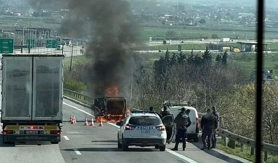 Εθνική Οδός Αθηνών – Θεσσαλονίκης: Πυρκαγιά σε όχημα εν κινήσει