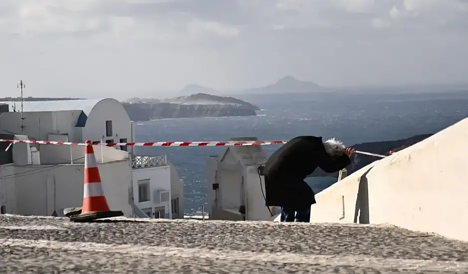 Σαντορίνη: Διίστανται οι απόψεις των επιστημόνων για την εξέλιξη του σεισμού