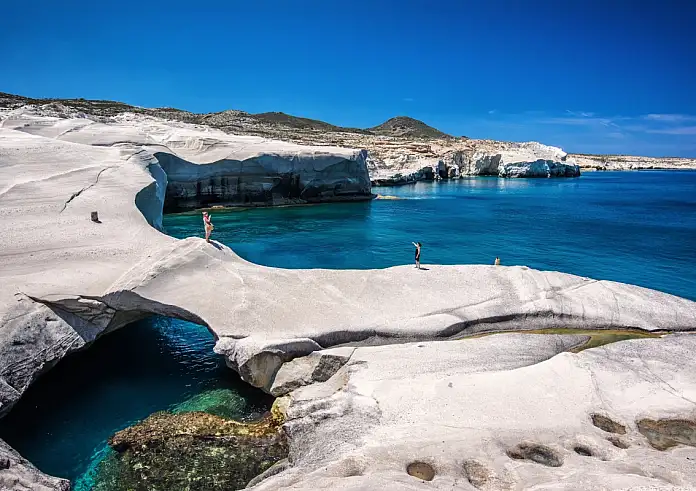 Τα καλύτερα μέρη για διακοπές στην Ελλάδα σύμφωνα με το ChatGPT