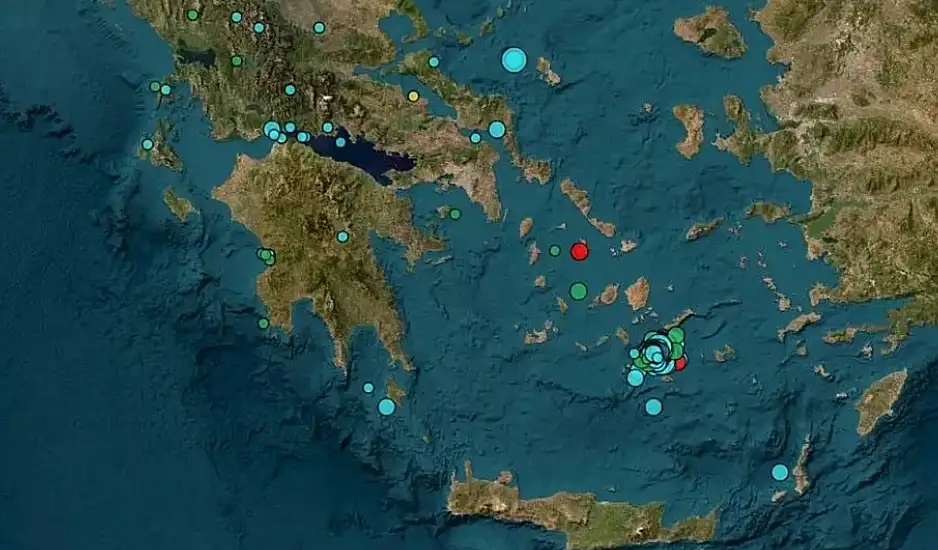 Σαντορίνη: «Δεν έχει γίνει ακόμα ο κύριος σεισμός» - 6.400 Δονήσεις σε 10 ημέρες - Δείτε live πού κάνει σεισμό