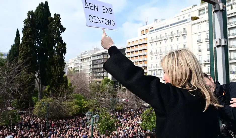 Τέμπη: Ποτάμια κόσμου σε κάθε γωνία της Ελλάδας και του εξωτερικού απαιτώντας δικαιοσύνη – Πρώτη είδηση στα διεθνή ΜΜΕ τα επεισόδια
