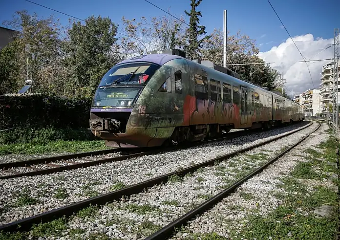 Σεπόλια: Δικογραφία σε βάρος του φύλακα της διάβασης για τις «ανοιχτές» μπάρες την ώρα που περνούσε τρένο