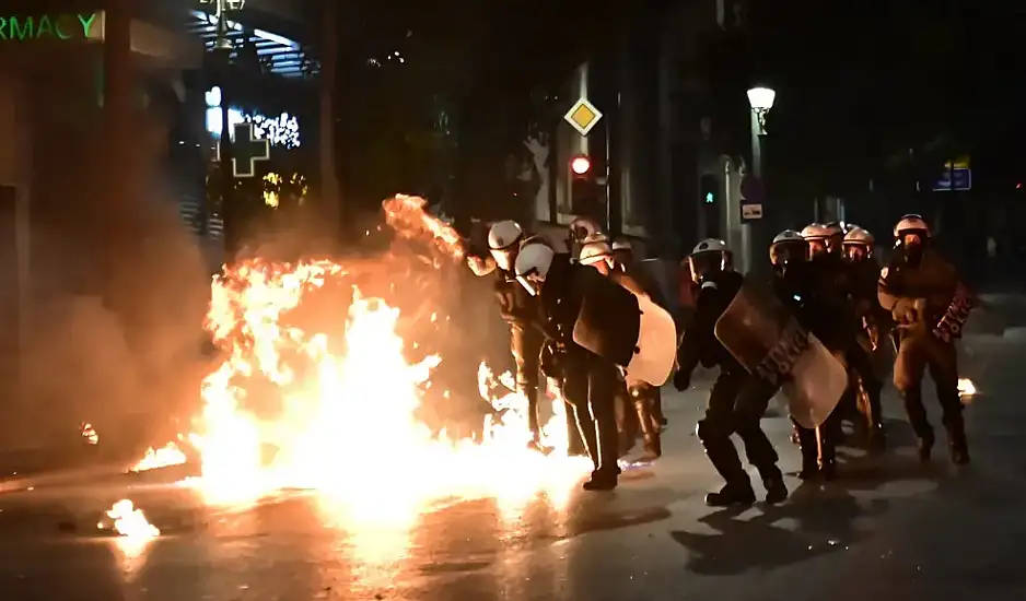 Κόντρα στη Βουλή για τα επεισόδια στο Σύνταγμα
