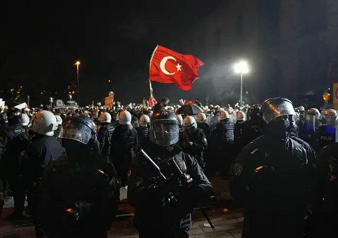 Ανάλυση Guardian: Μπούμερανγκ για τον Ερντογάν η φυλάκιση Ιμάμογλου;