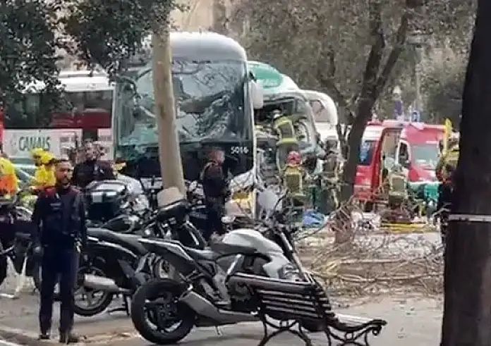 Βαρκελώνη: Σύγκρουση δύο λεωφορείων με τουρίστες – Πάνω από 50 τραυματίες