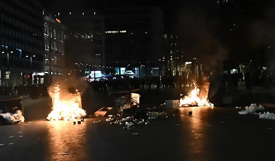 Κοσμοπλημμύρα στο Σύνταγμα στο νέο συλλαλητήριο για τα Τέμπη – Επεισόδια μετά τις διαδηλώσεις