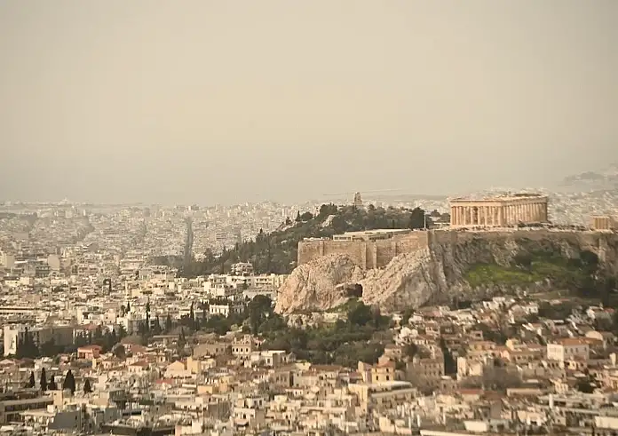 Καιρός: Επιμένει η αφρικανική σκόνη - Υψηλές θερμοκρασίες και σήμερα