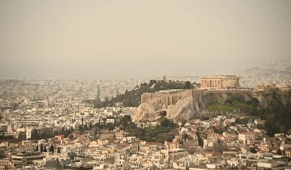 Καιρός: Επιμένει η αφρικανική σκόνη - Υψηλές θερμοκρασίες και σήμερα