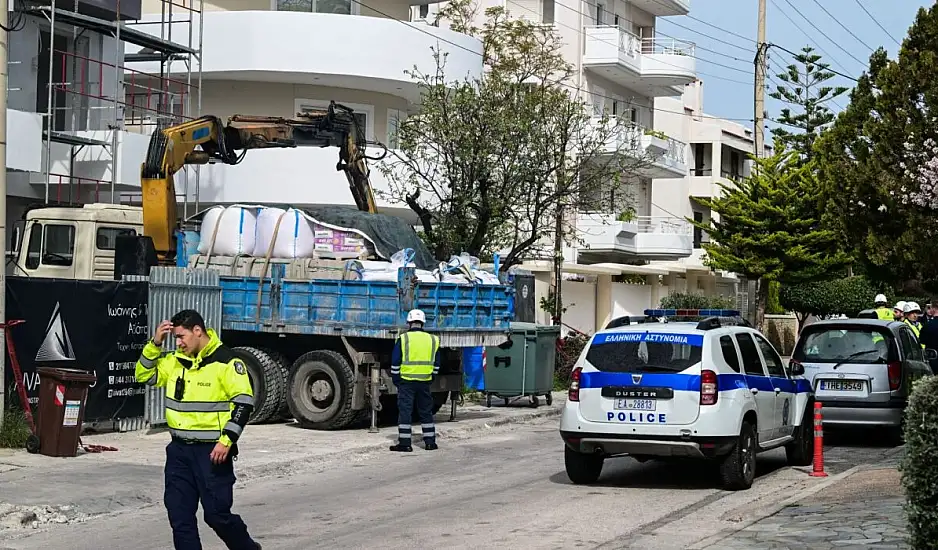 Βούλα: Νεκρός ο 28χρονος χειριστής – Πώς έγινε το δυστύχημα με τον γερανό