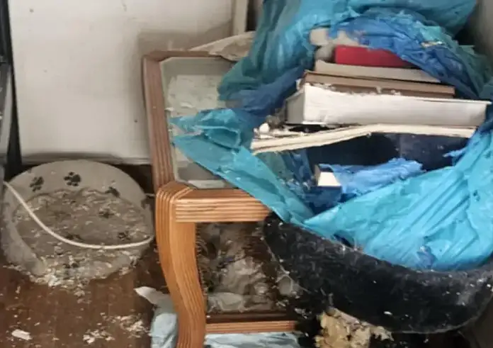 Εξάρχεια: 66χρονη κρατούσε επί 20 ημέρες τη νεκρή μητέρα της σε σπίτι τρώγλη
