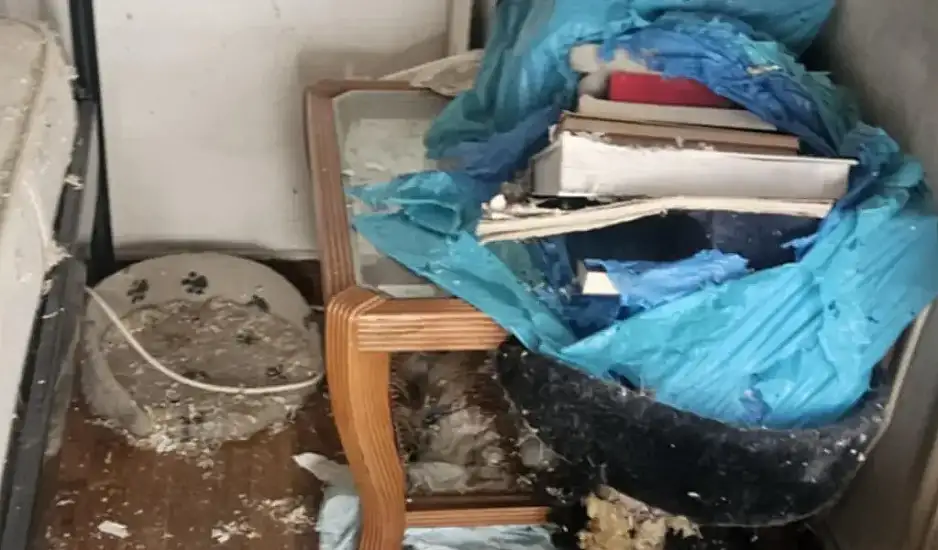 Εξάρχεια: 66χρονη κρατούσε επί 20 ημέρες τη νεκρή μητέρα της σε σπίτι τρώγλη