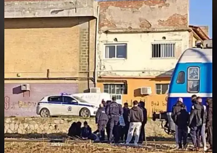 Ημαθία: Με τραύμα στο κεφάλι και κατάγματα ο μαθητής που παρασύρθηκε από τρένο – Θα μεταφερθεί σε νοσοκομείο της Θεσσαλονίκης
