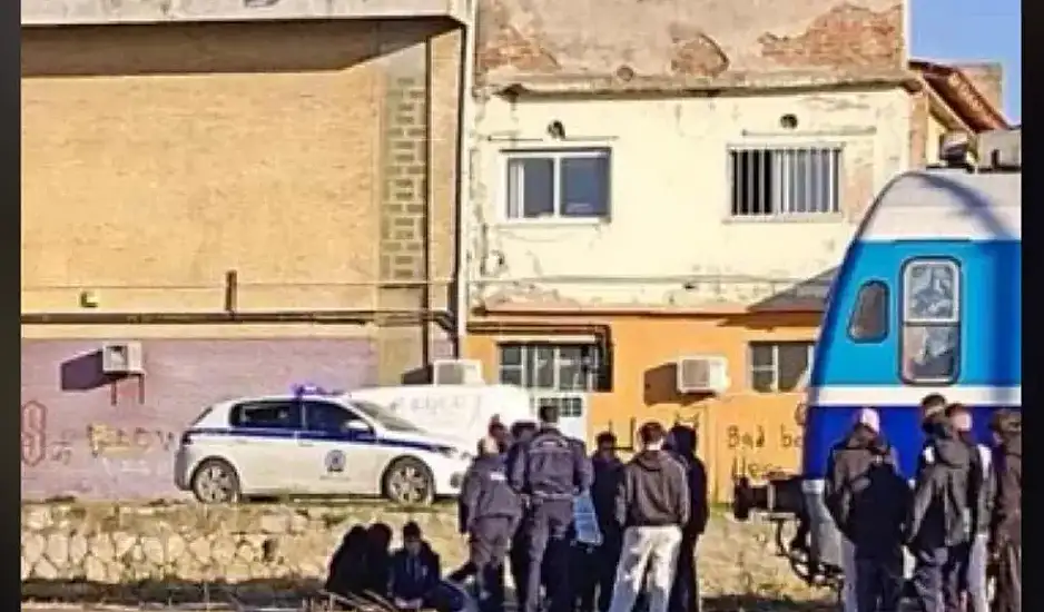 Ημαθία: Με τραύμα στο κεφάλι και κατάγματα ο μαθητής που παρασύρθηκε από τρένο – Θα μεταφερθεί σε νοσοκομείο της Θεσσαλονίκης