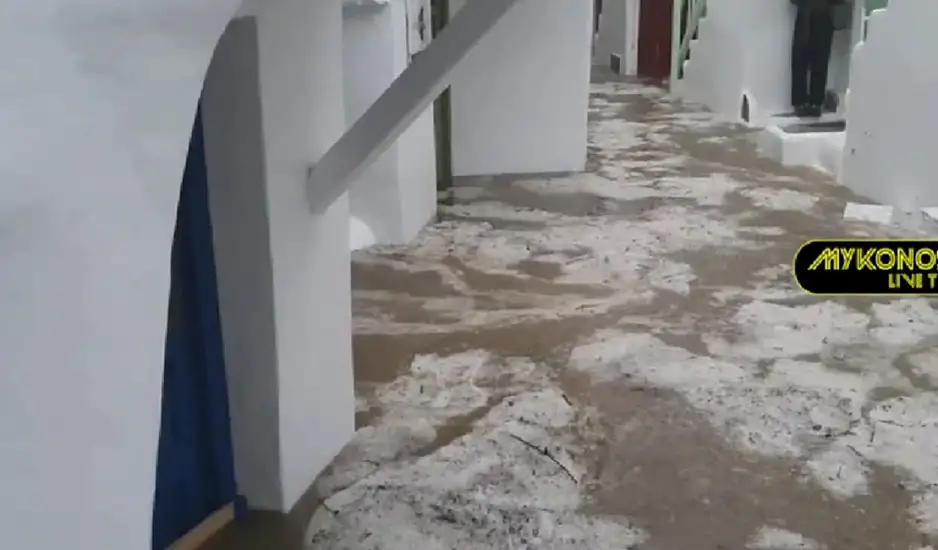 Κακοκαιρία στις Κυκλάδες: Μετά την Πάρο πλημμύρισε και η Μύκονος - Ποτάμια οι δρόμοι - Μήνυμα από το 112 (Βίντεο)