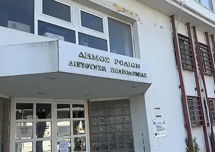 Πολεοδομία Ρόδου: Η χλιδάτη ζωή του κυκλώματος - Ταξίδια στο Ντουμπάι και ακριβές τσάντες