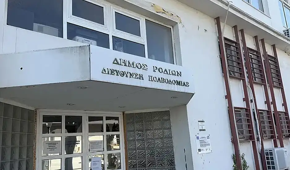 Πολεοδομία Ρόδου: Η χλιδάτη ζωή του κυκλώματος - Ταξίδια στο Ντουμπάι και ακριβές τσάντες