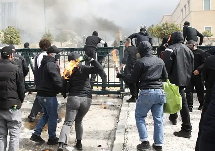 Συλλαλητήριο για Τέμπη: Ποινική δίωξη για βαριά αδικήματα στους συλληφθέντες των επεισοδίων