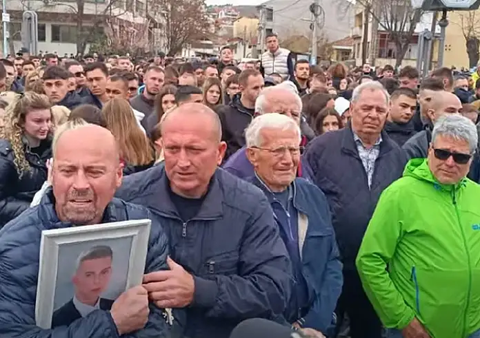 Βόρεια Μακεδονία: Παραιτήθηκε ο δήμαρχος του Κότσανι - Συλλαλητήρια για τους 59 νεκρούς στο κλαμπ «Pulse»