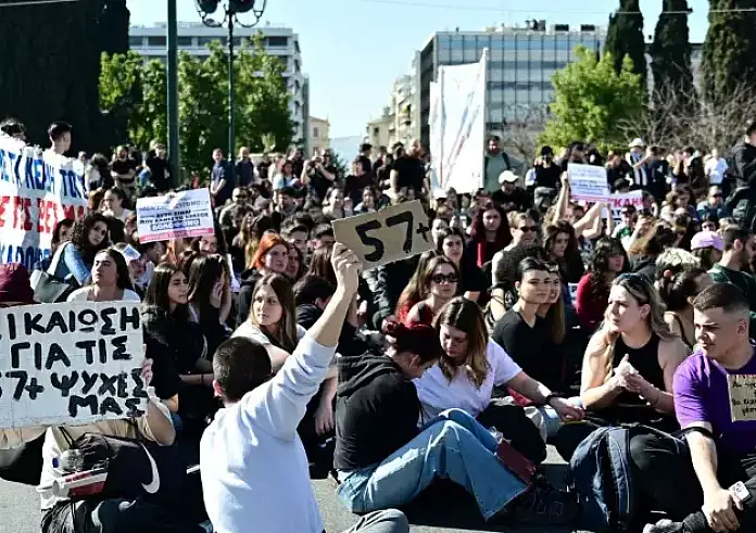 Τέμπη: Πλήθος κόσμου ξανά στους δρόμους – Συγκεντρώσεις διαμαρτυρίας από φοιτητές και μαθητές