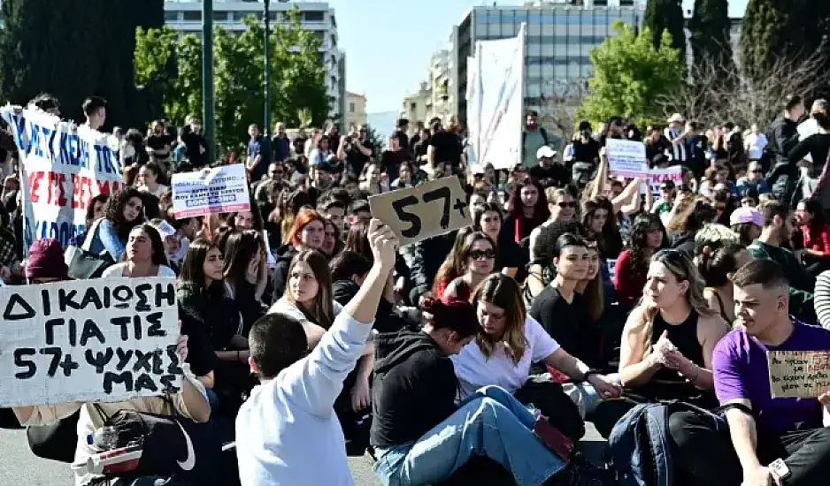 Τέμπη: Πλήθος κόσμου ξανά στους δρόμους – Συγκεντρώσεις διαμαρτυρίας από φοιτητές και μαθητές