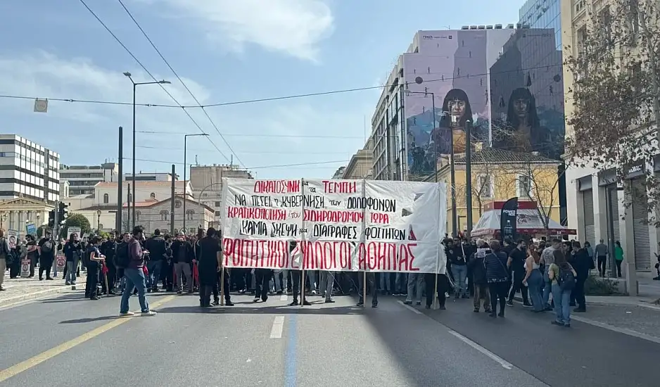 Συγκεντρώσεις για τα Τέμπη: Στα Προπύλαια οι φοιτητές. Συλλαλητήρια σε Θεσσαλονίκη και Πάτρα